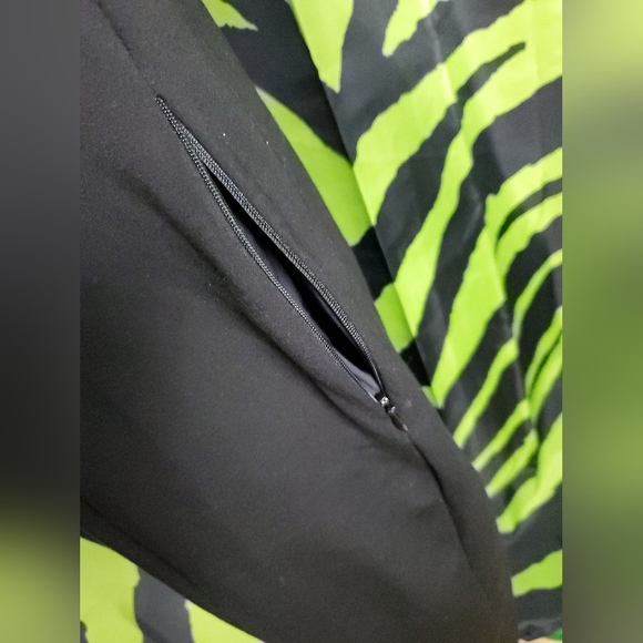 Betabrand BeautiFULL dress. Black. Side pocket. Size Large - Picture 5 of 7